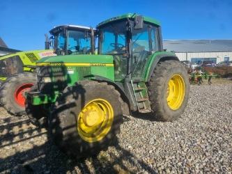 John Deere 6910