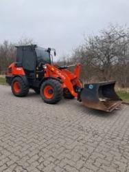 Kubota R 090