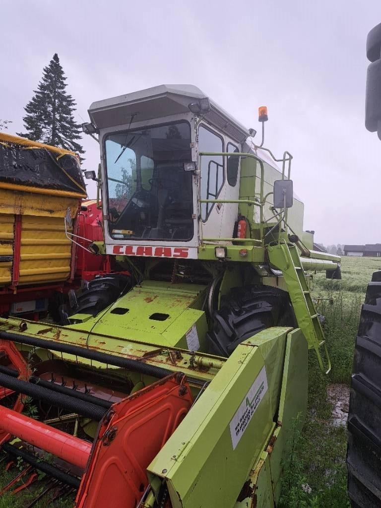 CLAAS Dominator 68 Mietitrebbiatrici