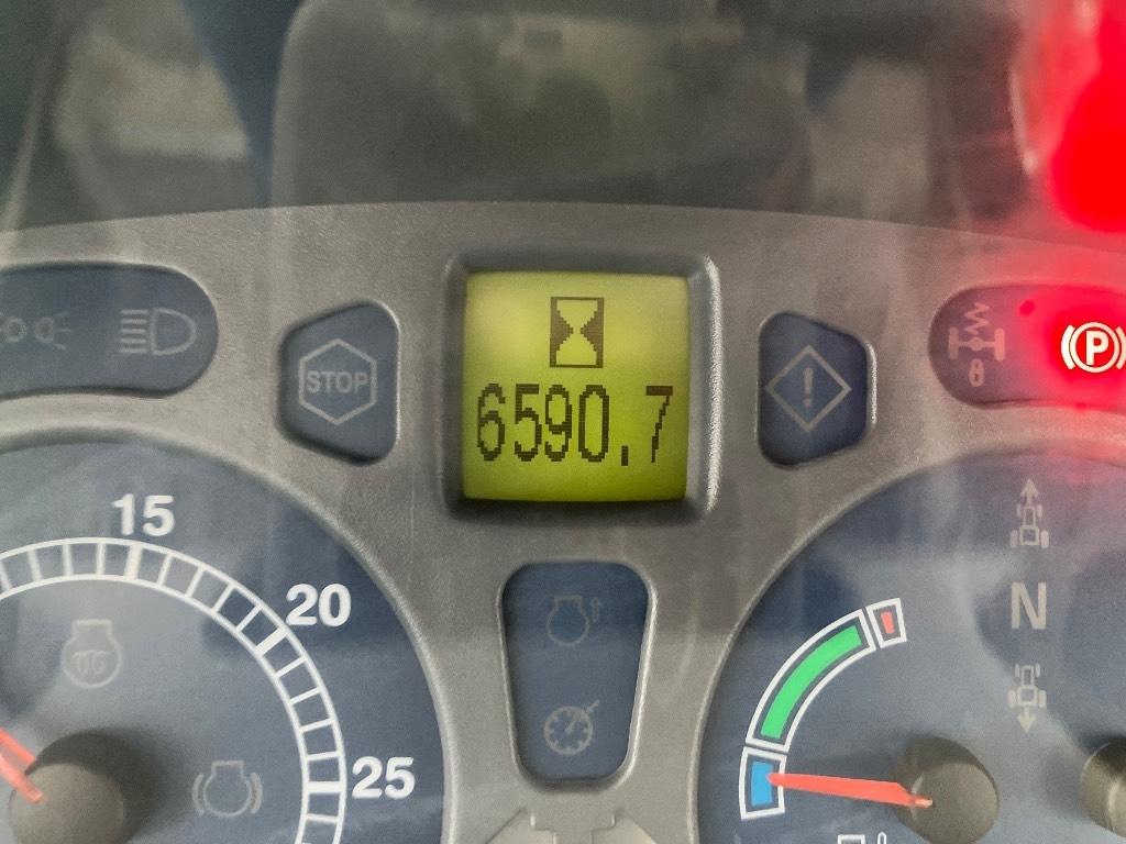 New Holland T 7030 Trattori