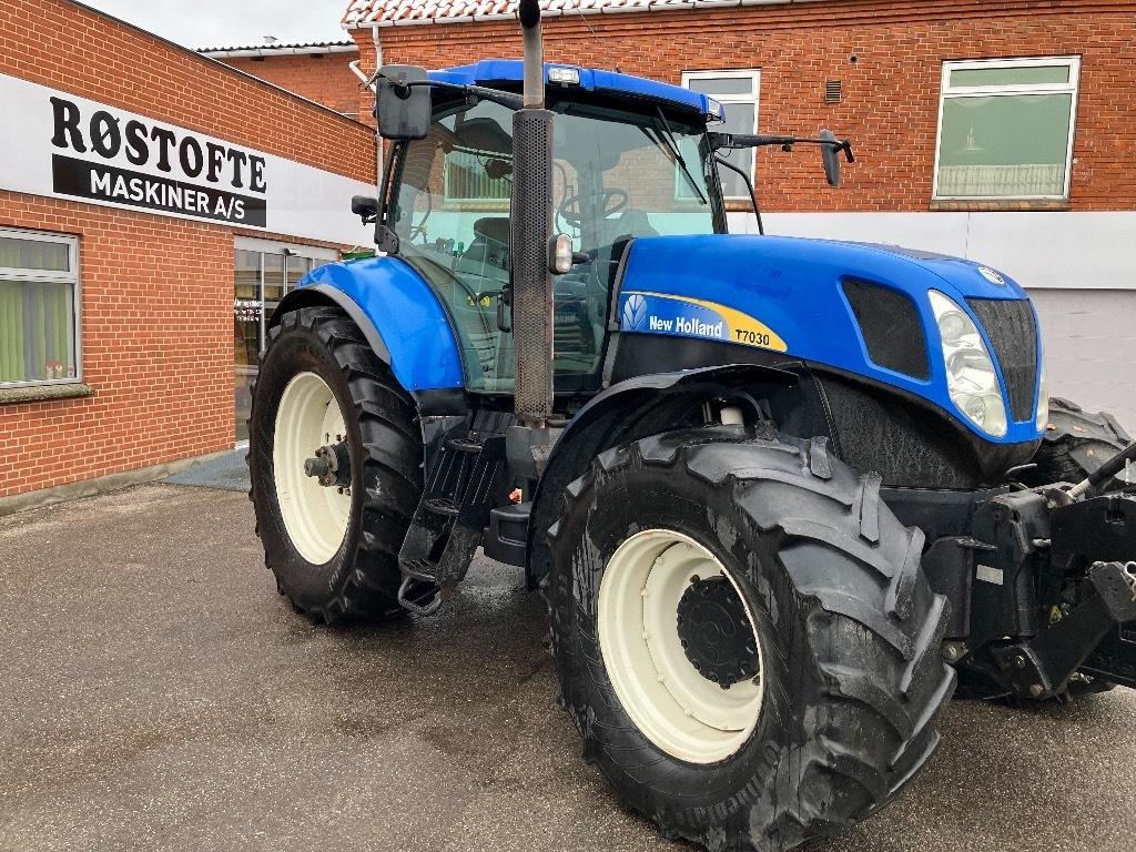 New Holland T 7030 Trattori