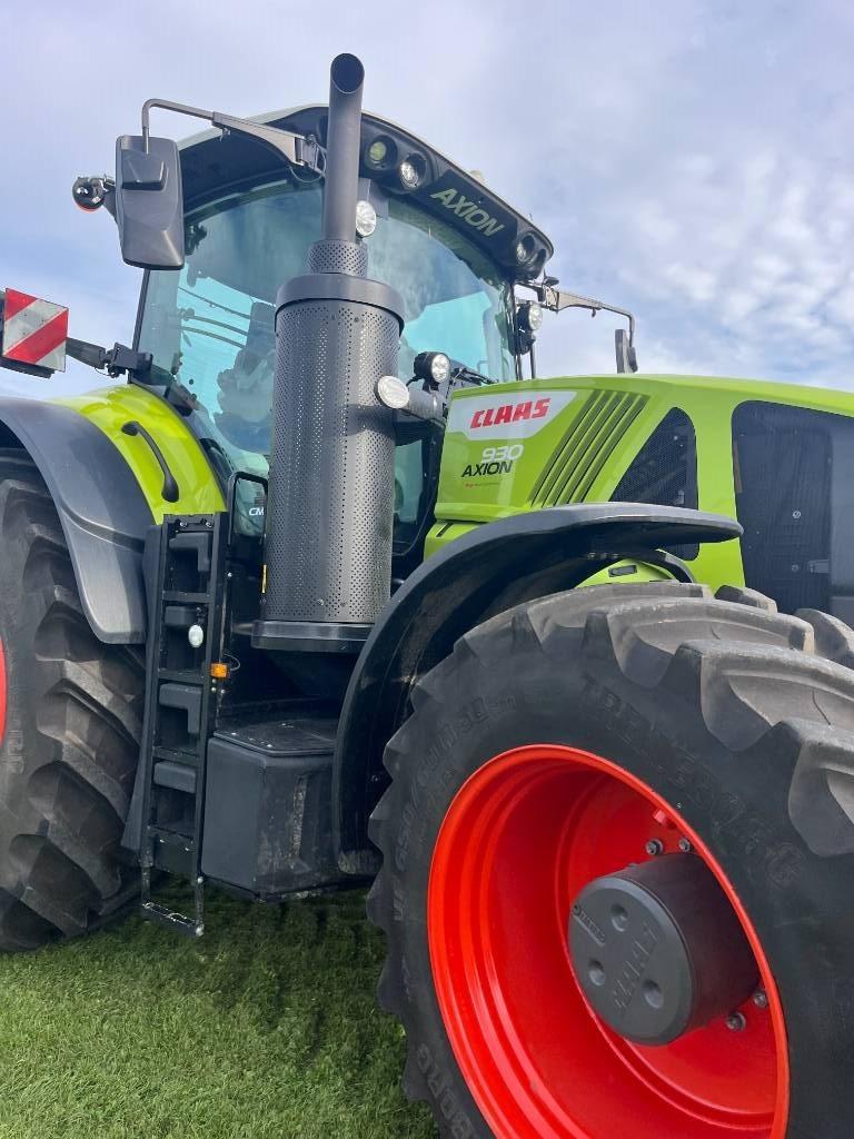 CLAAS AXIO 930 Trattori
