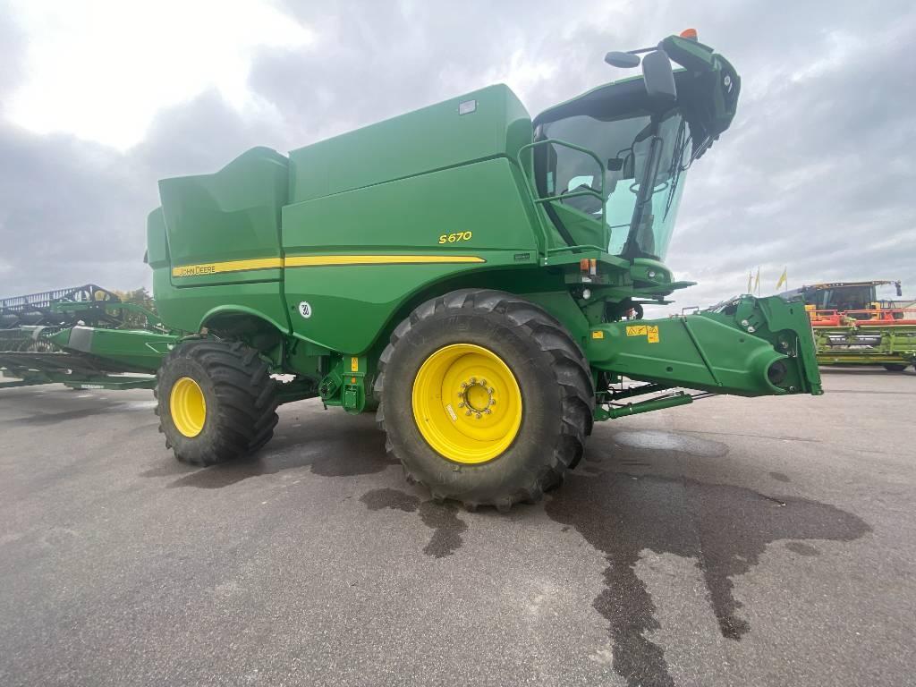 John Deere S 670 Combine harvesters