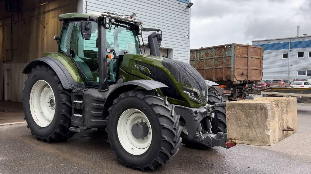 Valtra T 235 Versu Traktori