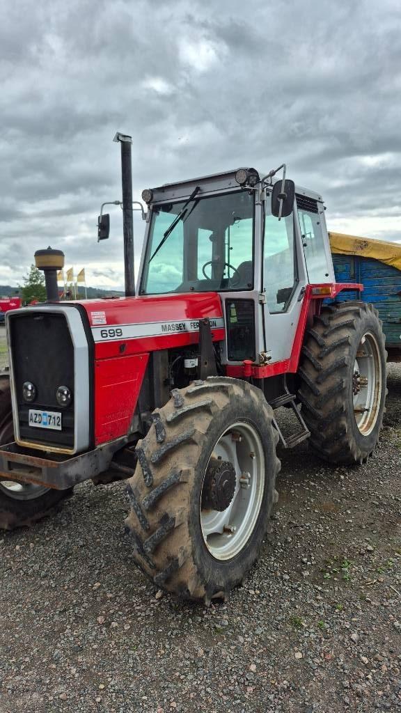 Massey Ferguson 699 Traktorer