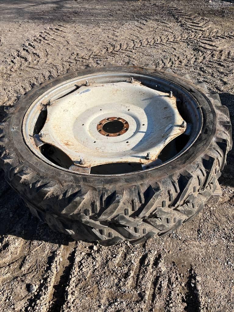 Kleber 9.5-44 Tyres, wheels and rims