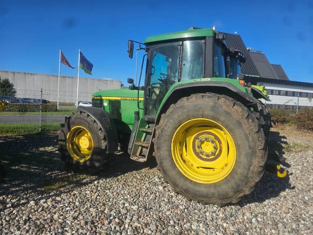 John Deere 6910 Tractors