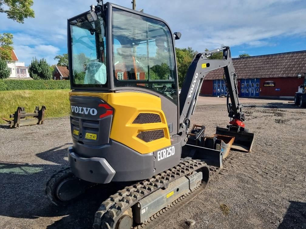 Volvo ECR25D i toppskick med kärra Minigrävare < 7t