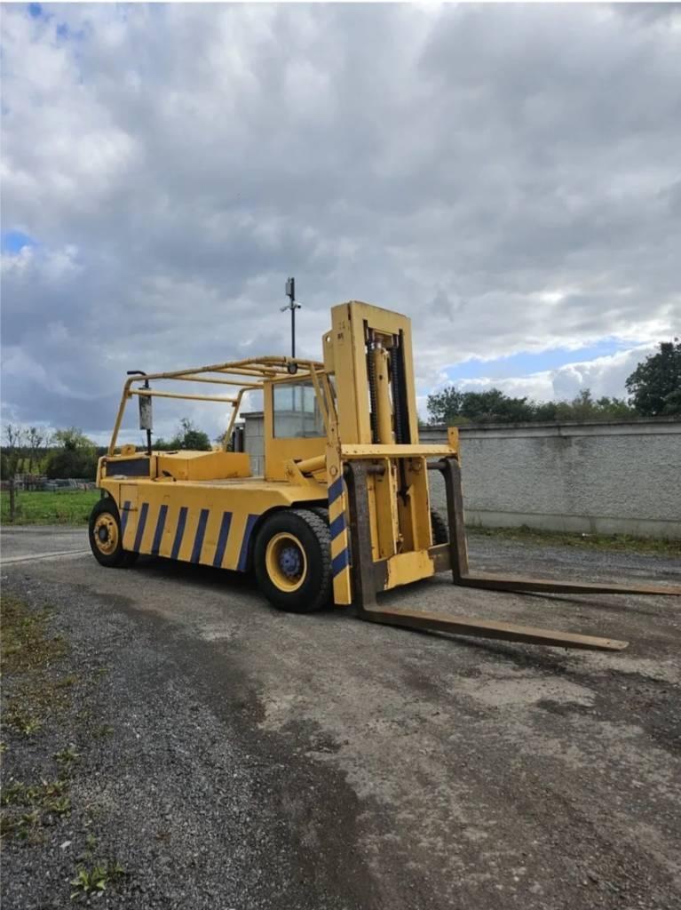  Henley 12t Diesel forklifts