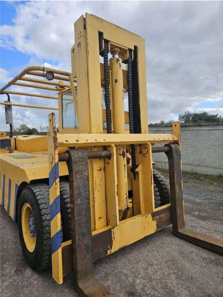  Henley 12t Diesel forklifts