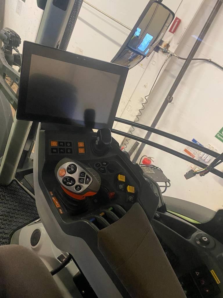 CLAAS Axion 870 Cmatic Traktoren