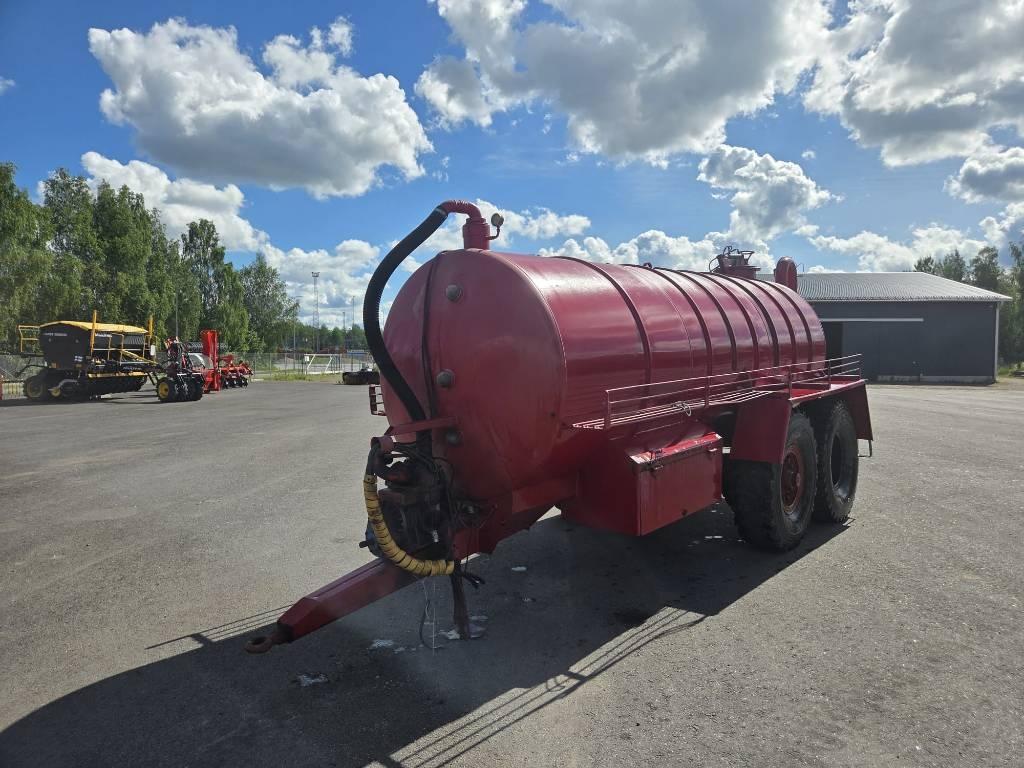 Omavalmiste Levitysvaunu 10m3 Cisternas o cubas esparcidoras de purín