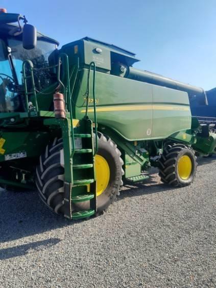 John Deere T 670i Combine harvesters
