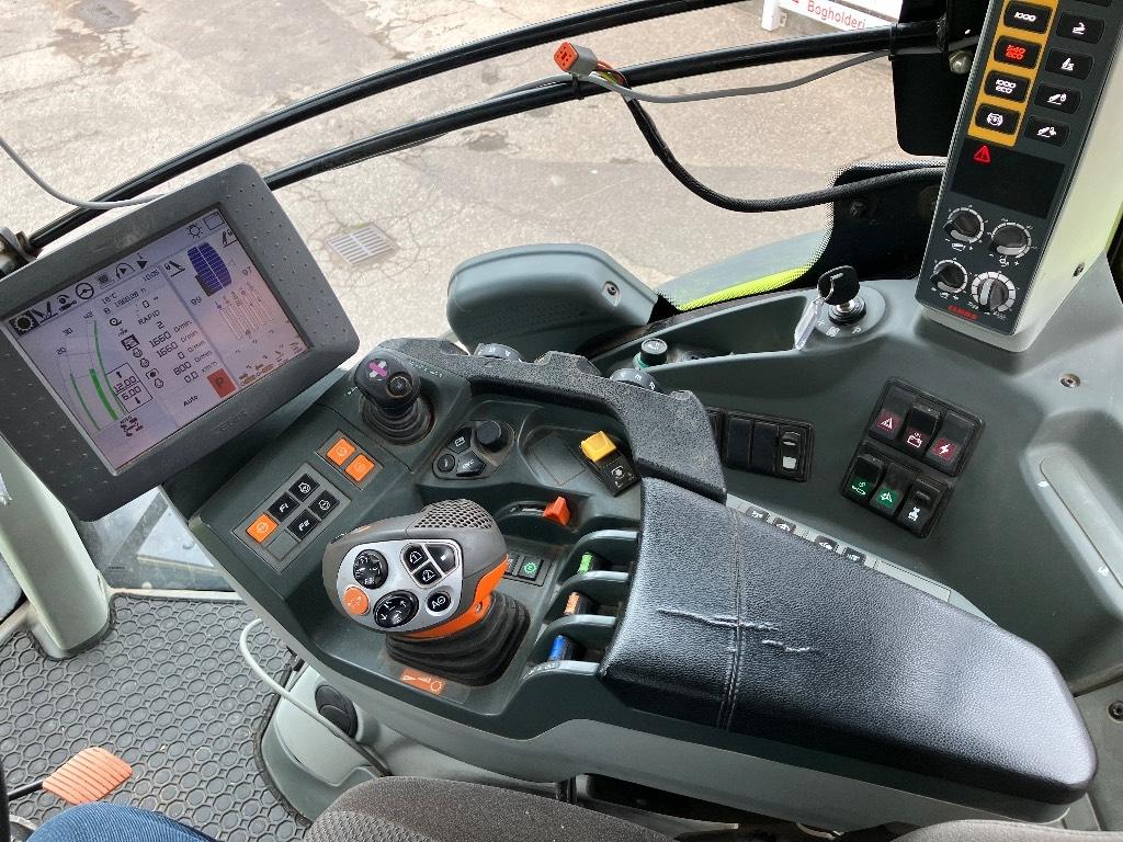CLAAS Axion 870 Cmatic Trattori