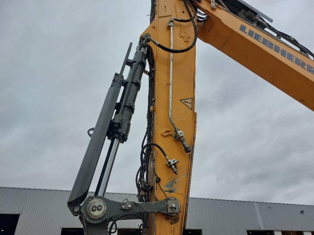 Liebherr R936LC Crawler excavators