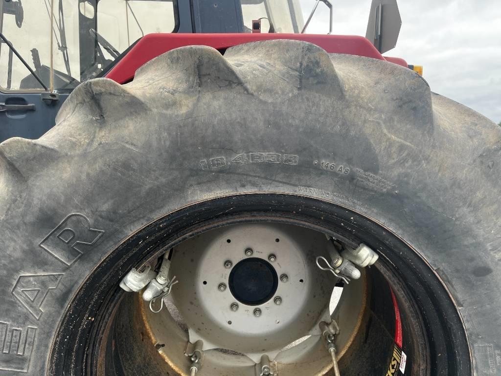 CASE 1056XL Tractors