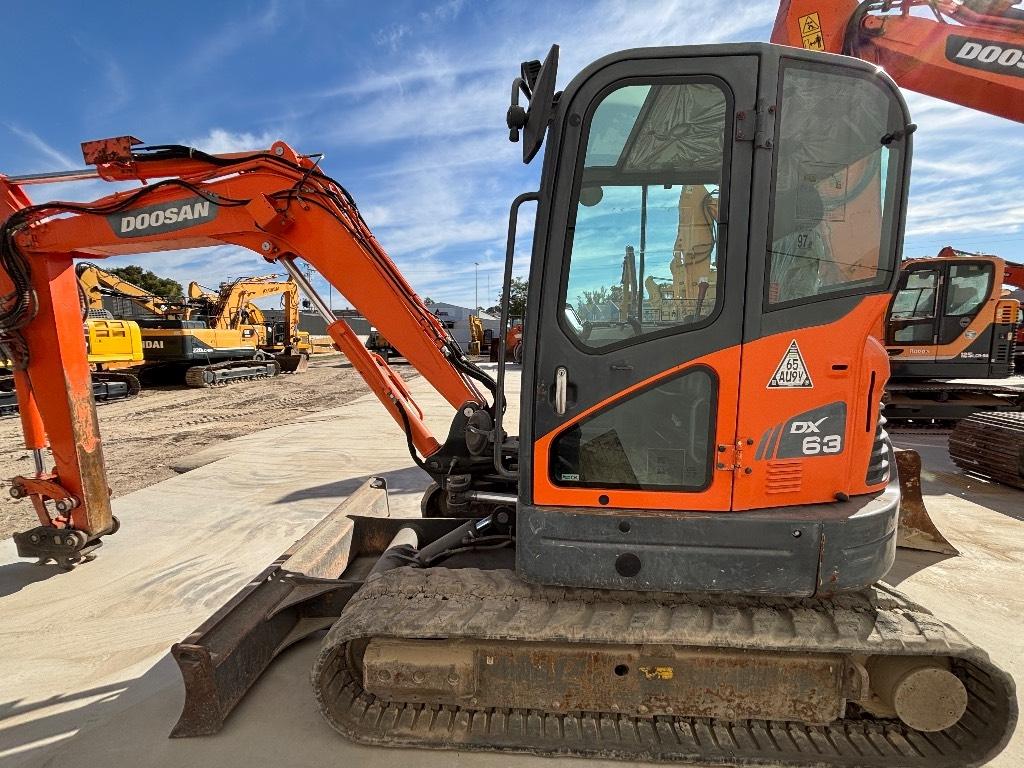 Doosan DX 63-3 Excavadoras de cadenas