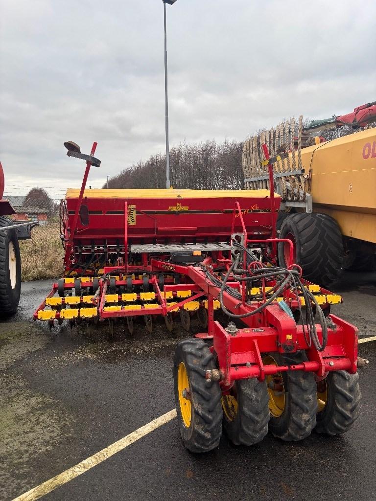 Väderstad RAPID 400 C Såmaskiner