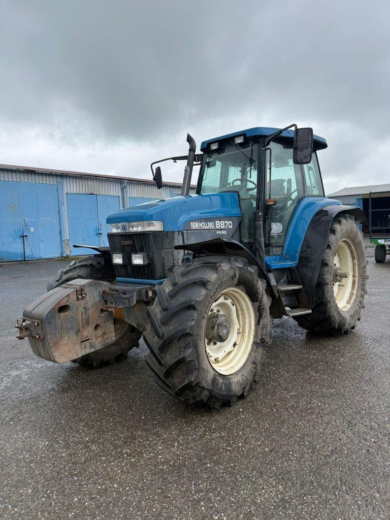 Ford / New Holland 8870 Traktoren