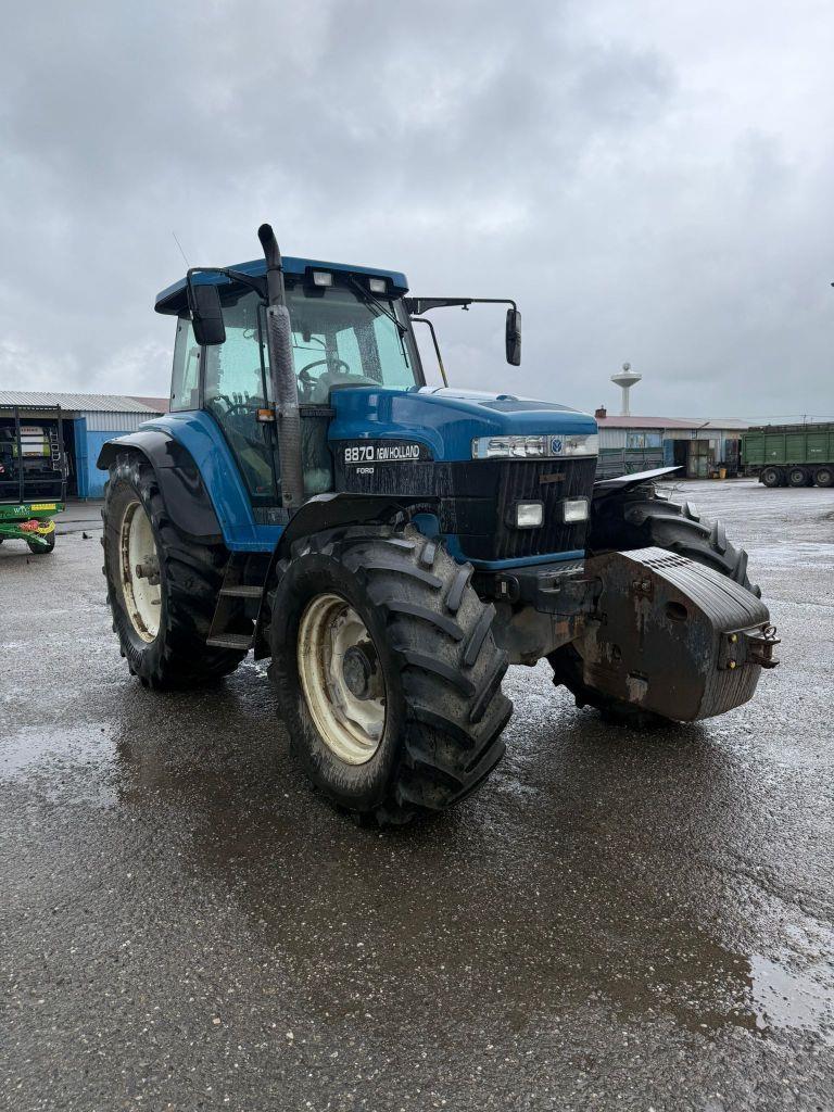 Ford / New Holland 8870 Traktoren