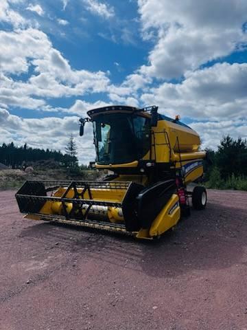 New Holland TC 4.90 Combine harvesters