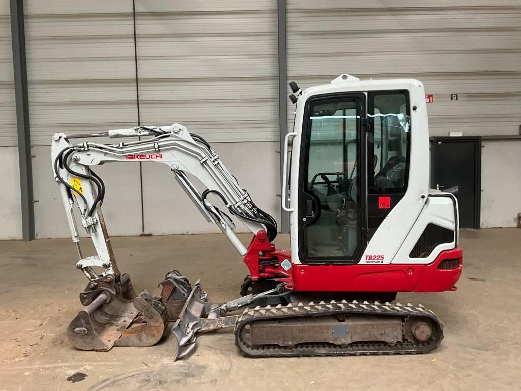 Takeuchi TB 225 Minibagger < 7t