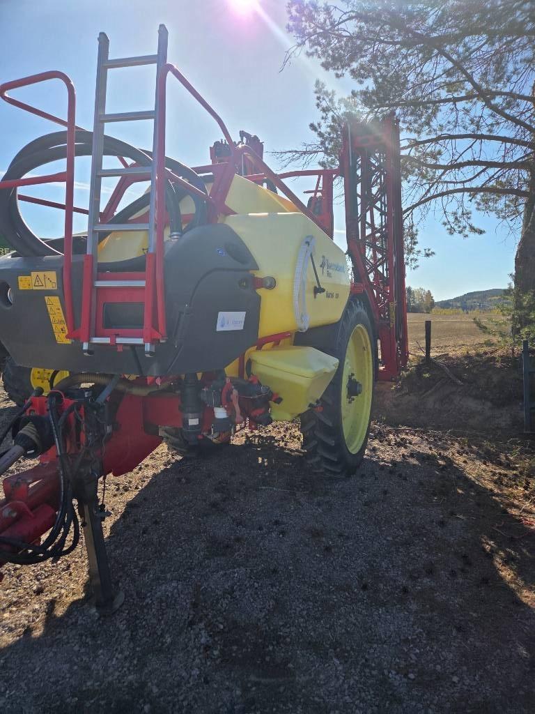 Kverneland Ikarus S38 Trailed sprayers