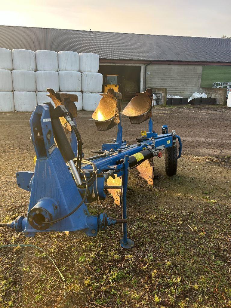 Överum CX 390H 3-skärig växelplog Reversible ploughs