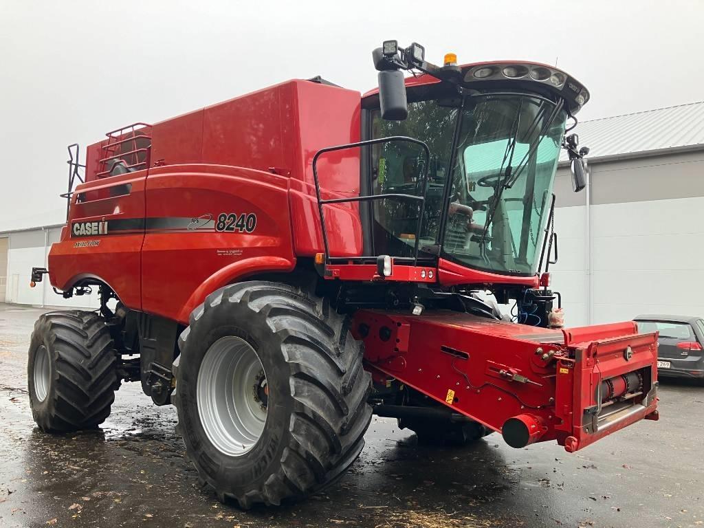Case IH Axial 8240 Mietitrebbiatrici