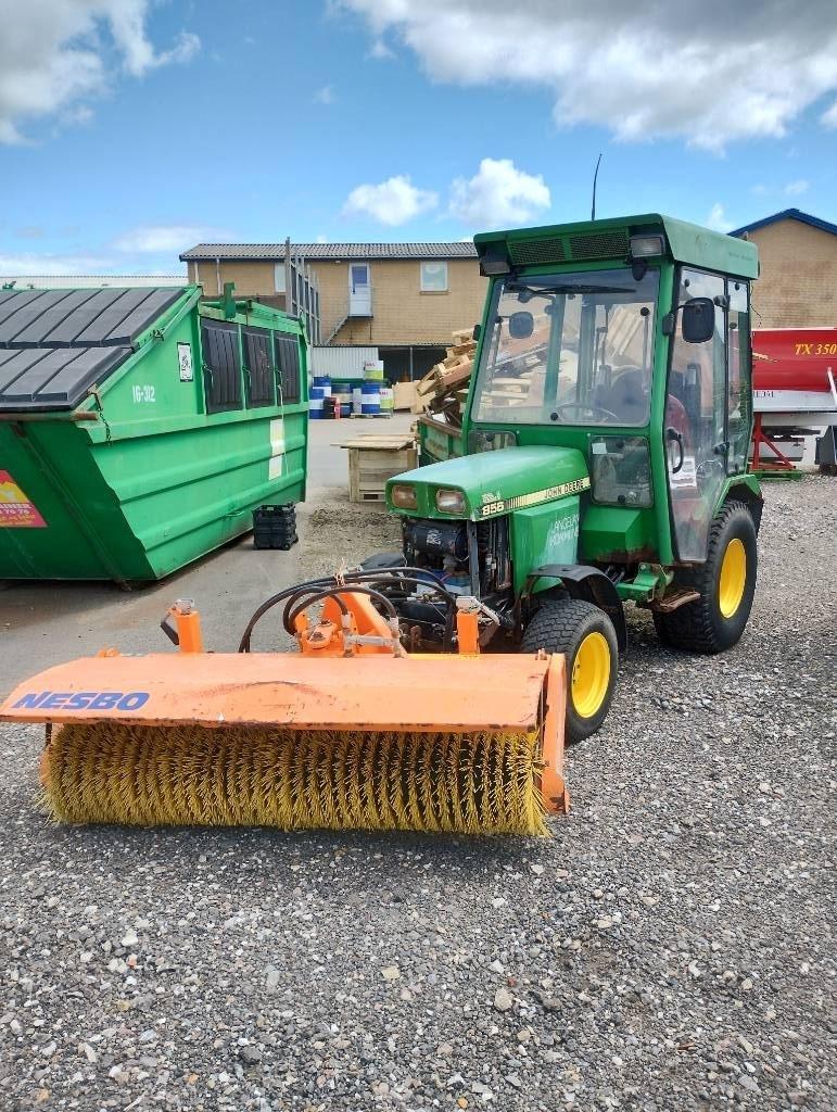 John Deere 955 Compact tractors