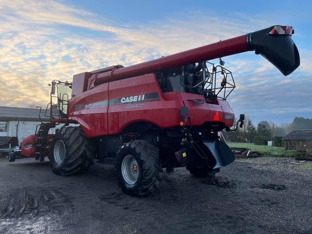 Case IH Axial flow 9230 Mietitrebbiatrici