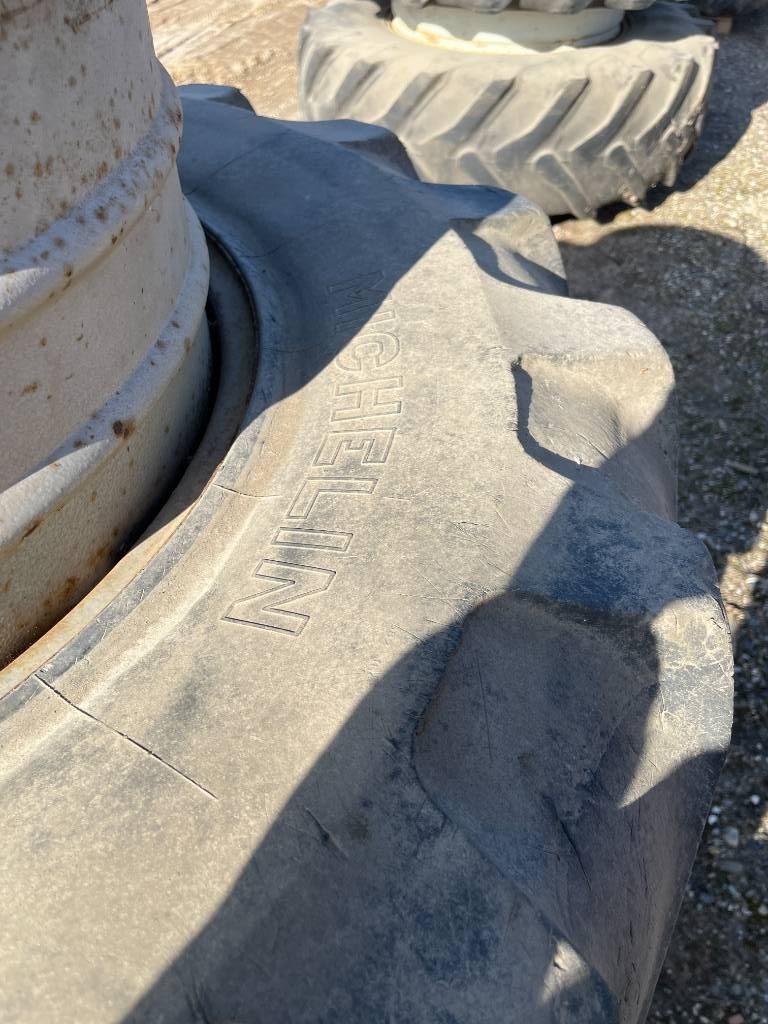 Michelin 16.9-28 Tyres, wheels and rims