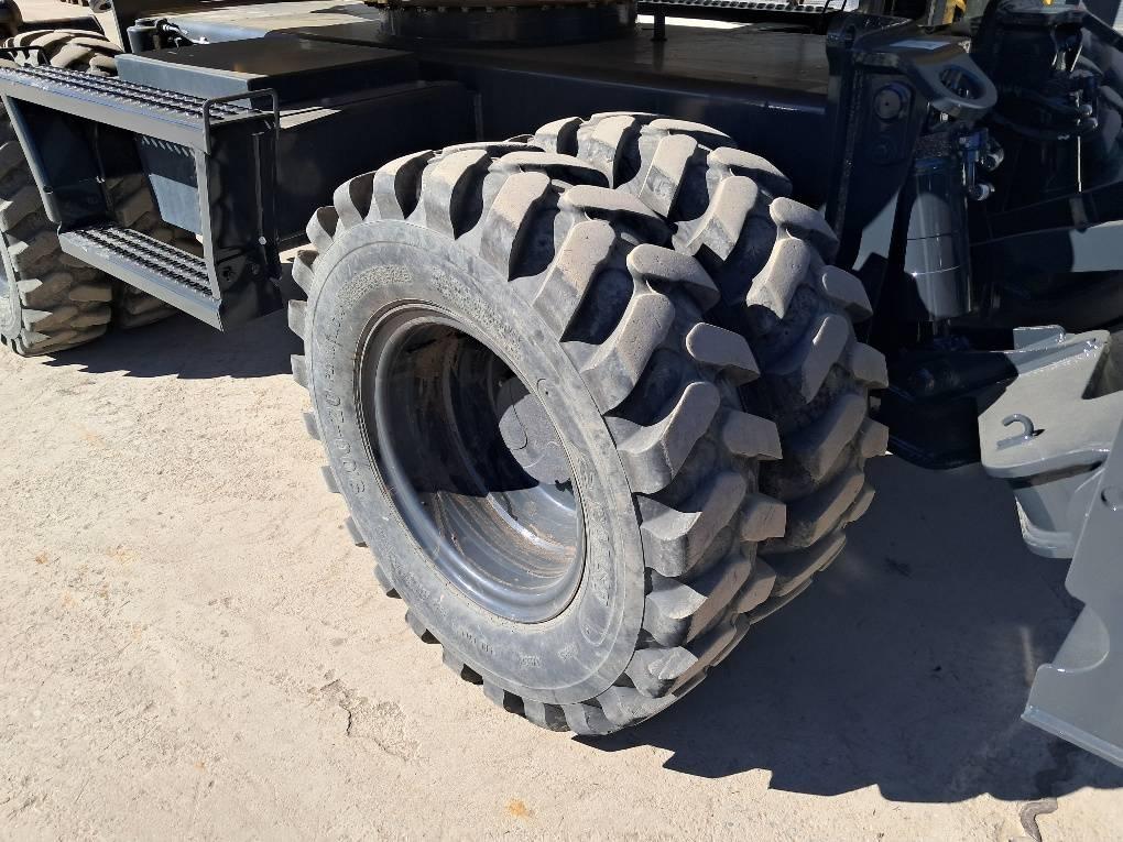 Komatsu PW138MR-11E0 Pelle sur pneus