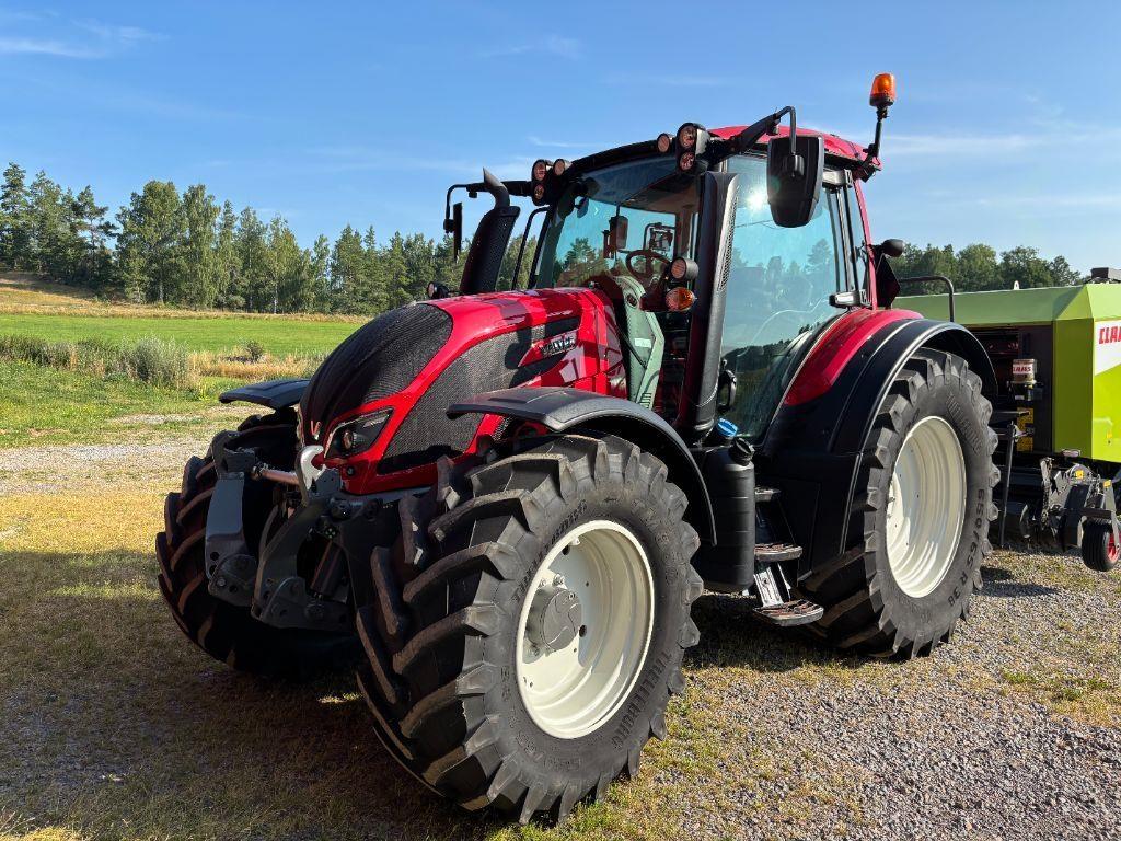 Valtra N154 Tractors