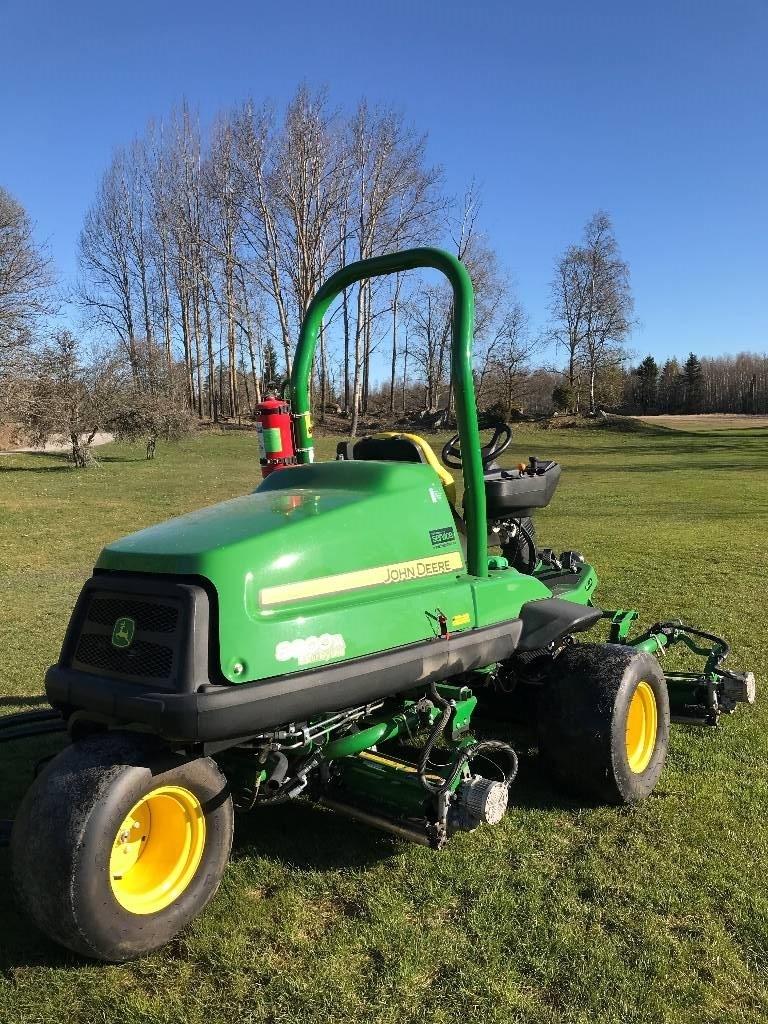 John Deere 8000A E Cut Fairway-gräsklippare