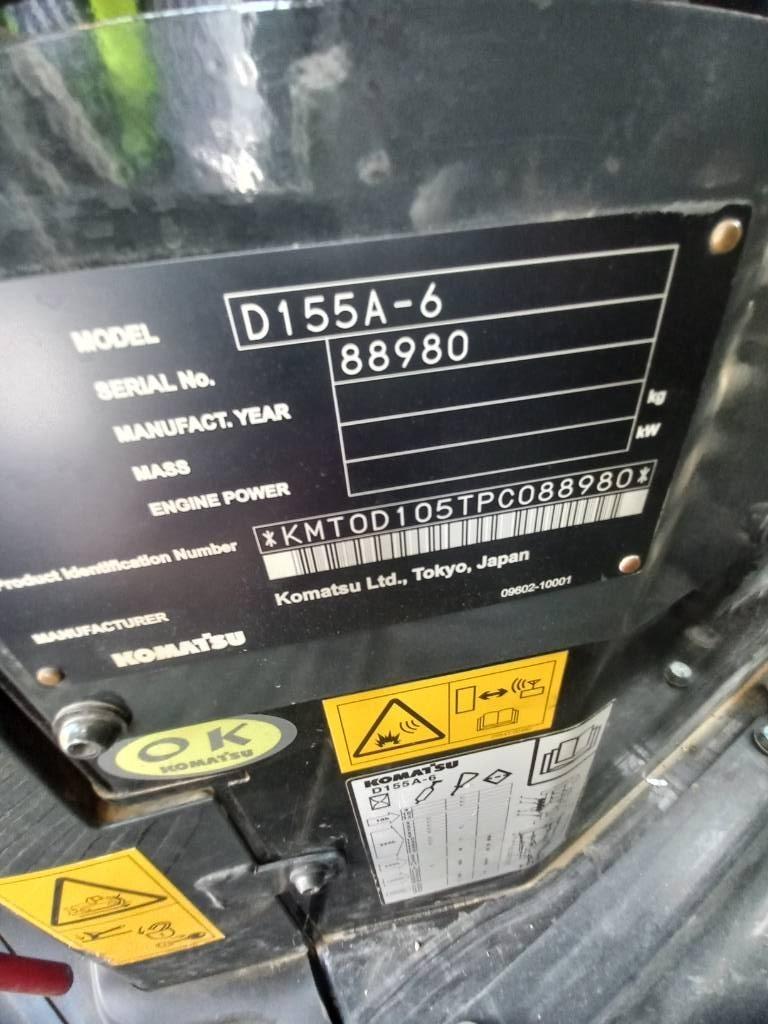 Komatsu D155A-6R (4pcs available for sale in Abu Dhabi) Bouteurs sur chenilles