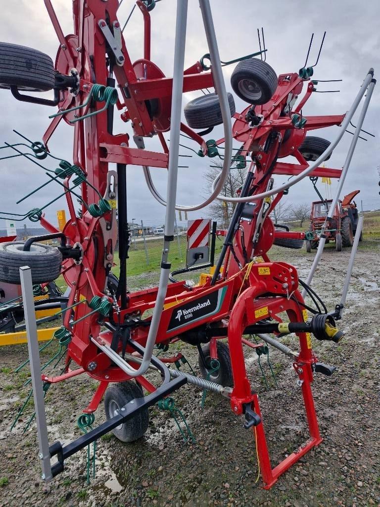 Kverneland 8590 Rakes and tedders