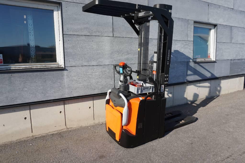 Toyota SPE140L Gaffelstabler med gående fører