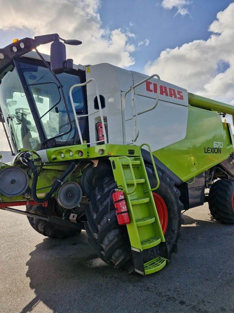CLAAS Lexion 670 Mietitrebbiatrici