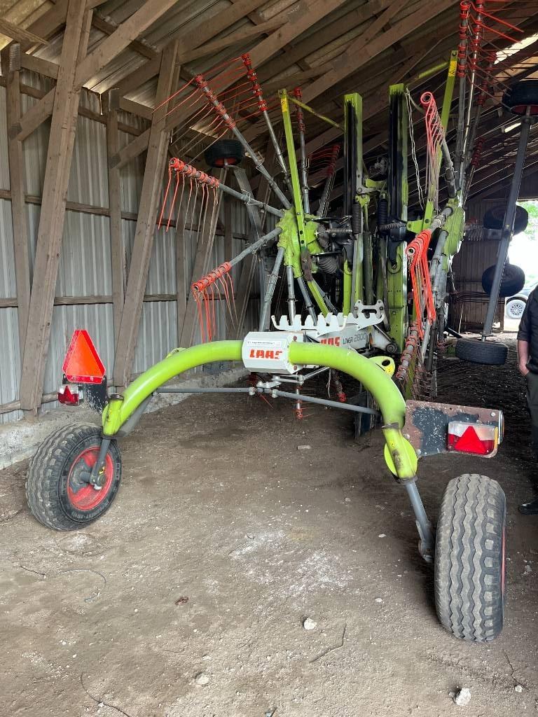 CLAAS Liner 2800 River og høvendere