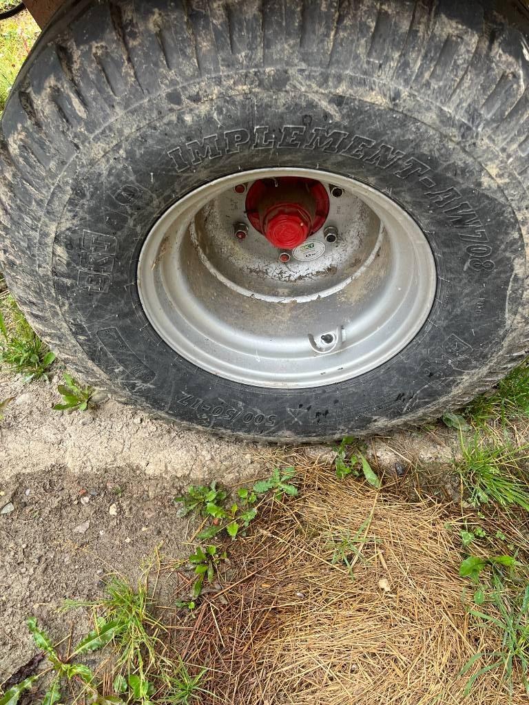 Metal-Fach T009 Bale trailers