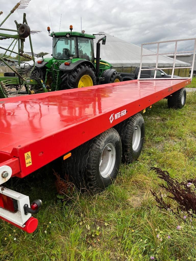 Metal-Fach T009 Bale trailers