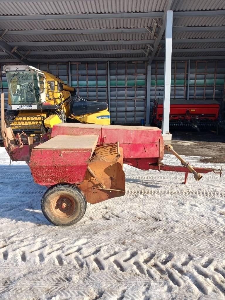 New Holland 265 Presse quadre