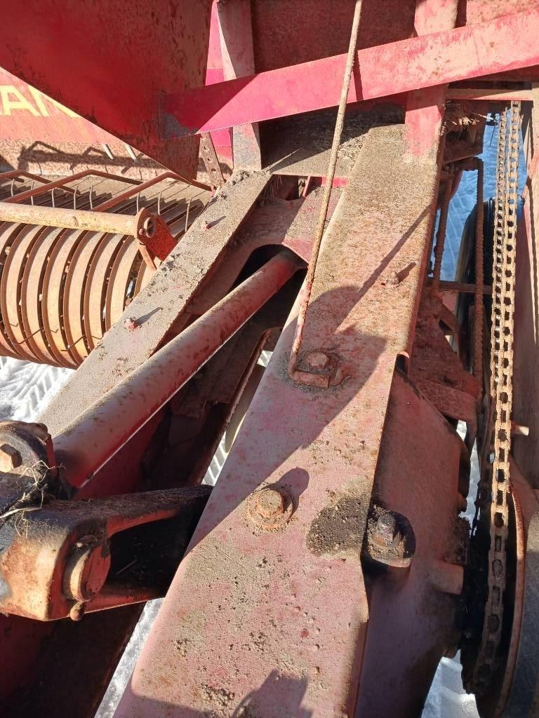 New Holland 265 Presse quadre