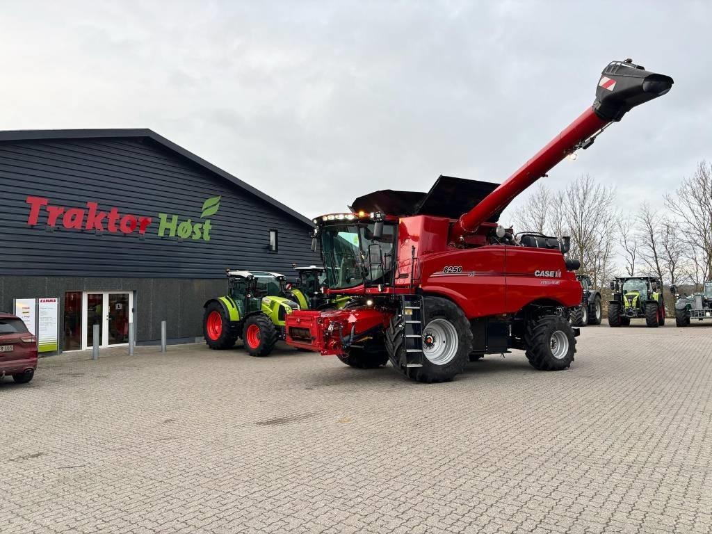 Case IH Axial Flow 8250 Mietitrebbiatrici