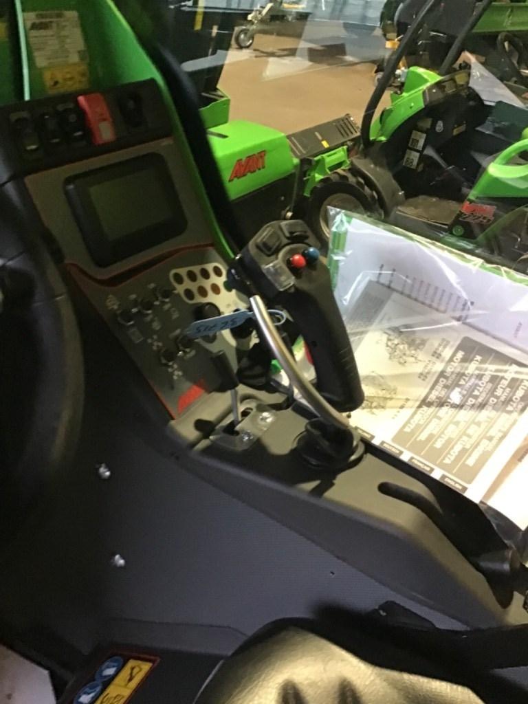 Avant 528 Skid steer loaders