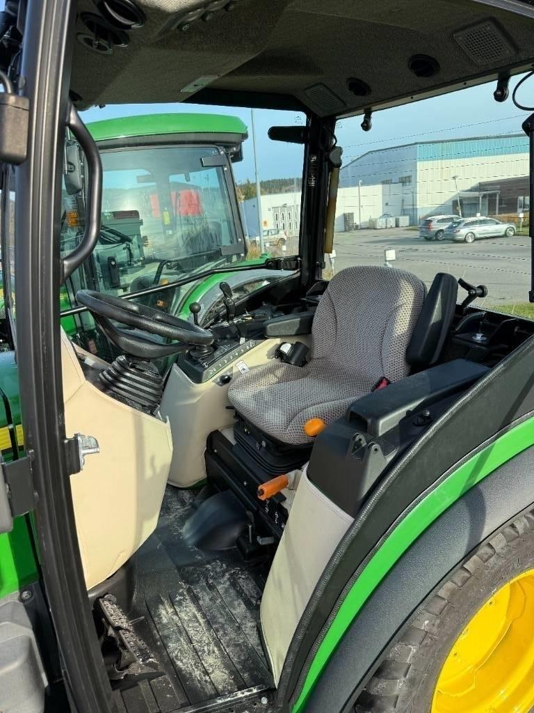 John Deere 2032 R Kompakttraktorer