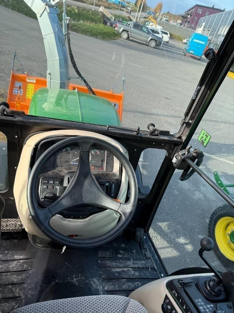 John Deere 2032 R Kompakttraktorer