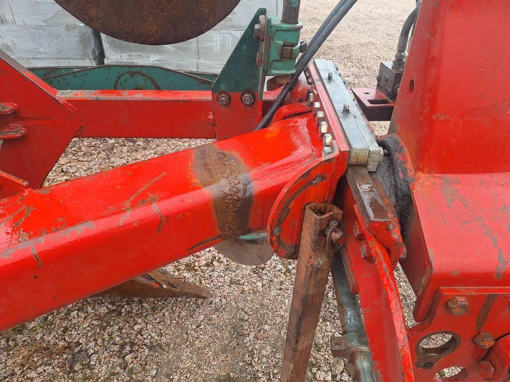 Kverneland E Reversible ploughs
