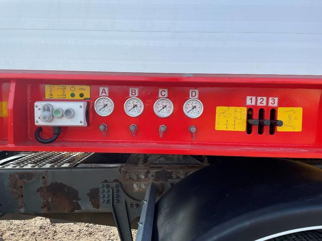 Kässbohrer Maskintrailer trombon 3-axlig hydraulisk styrning Låg lastande semi trailer